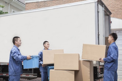 Moving truck support for flats and apartments in Charlton with access challenges