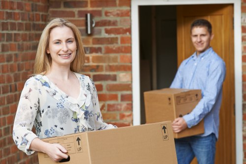 Securing furniture and parcels inside a moving van